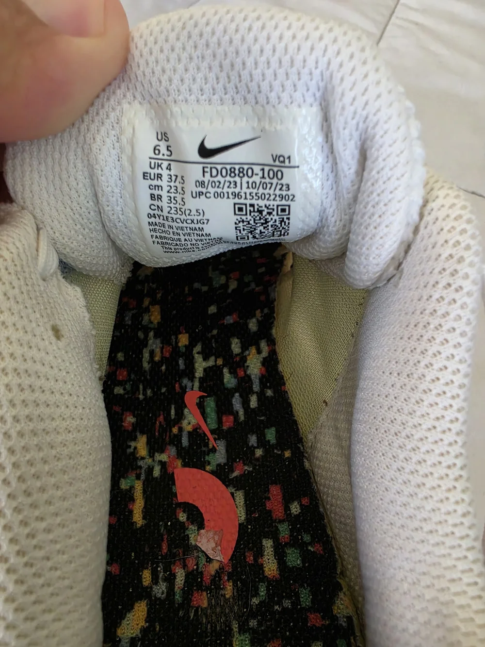 Nike Winflo>09 Women’s White & Neon Sneakers Size 6.5